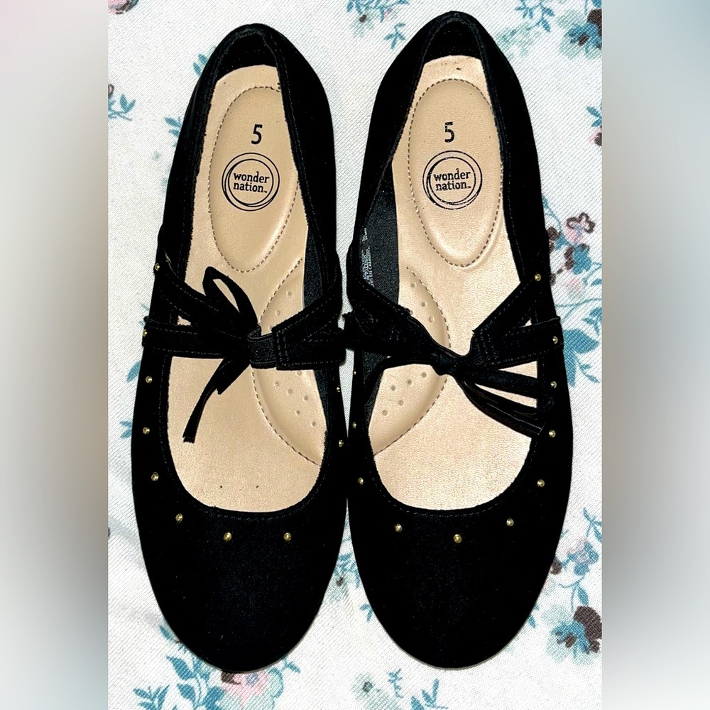 ✨WONDER NATION SIZE 5 FITS MORE LIKE 6.5✨